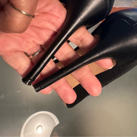 Like New! Steve Madden Pagen pump - Picture 5 of 11